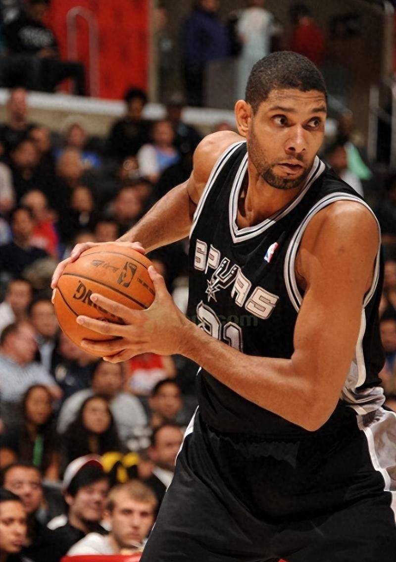 马卡：皇马密切关注科莫后卫拉蒙，英超多队也展开考察（马卡报：皇马紧盯科莫后卫拉蒙，英超多队亦派人考察）