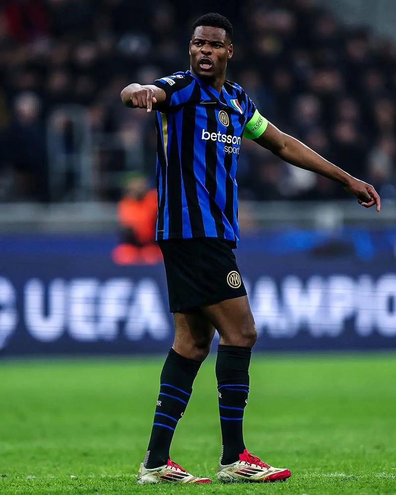 久尔杰维奇：培养年轻球员比较复杂，每次集训都是选择和过滤（久尔杰维奇：培养年轻球员并不简单，每期集训都是筛选与甄别）