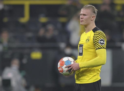 劳塔罗进球后比出A字，把进球献给受伤的前队友阿什拉夫（劳塔罗破门后比出“A”手势，将进球献给受伤的前队友阿什拉夫）