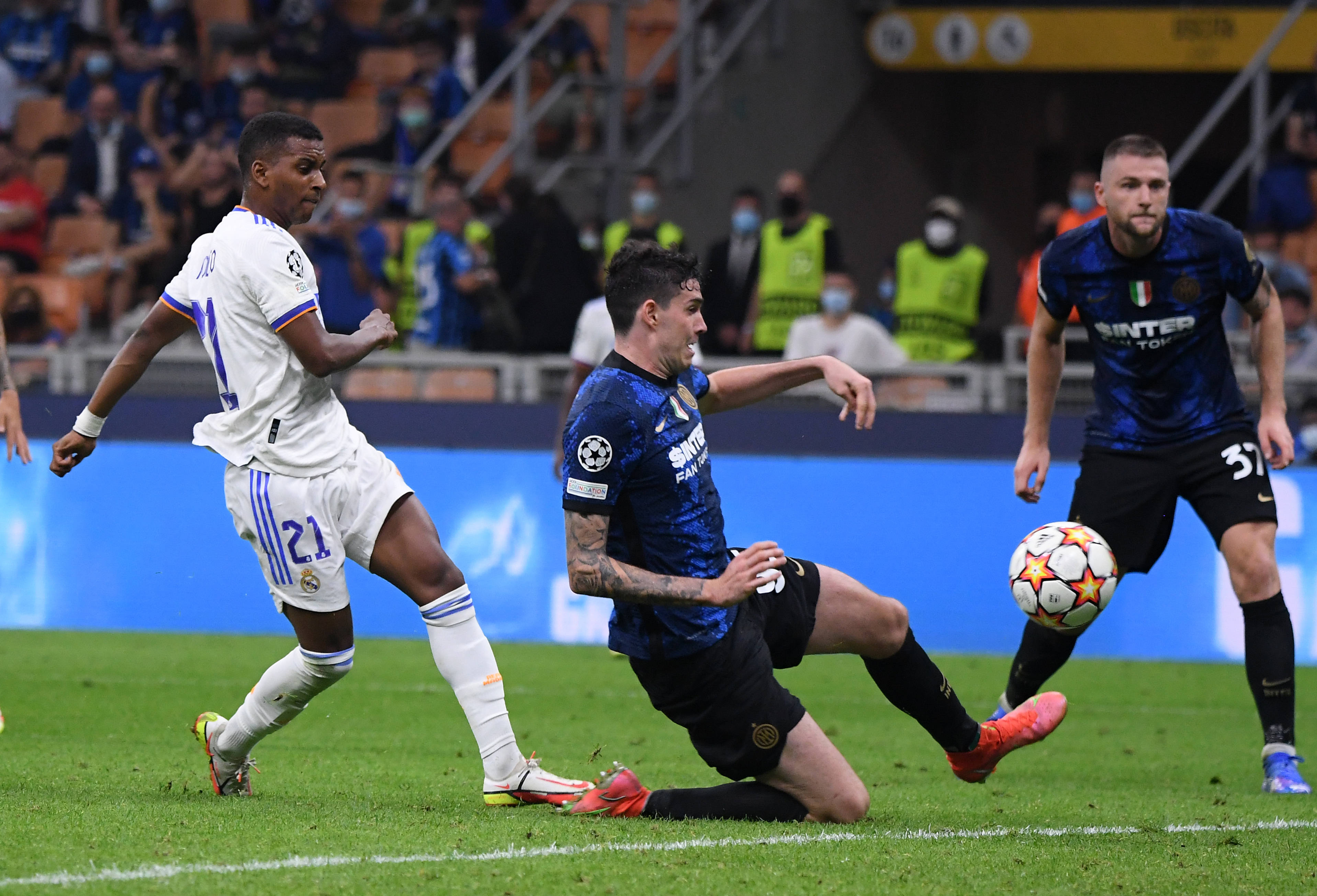 NBA最佳阵容公布：詹姆斯入选,（NBA官方公布年度最佳阵容，詹姆斯入选）