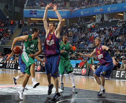 斯洛特：我们没有可用的边锋，派出两名9号球员是合乎逻辑的（斯洛特：边锋无人可用，安排双9号合情合理）