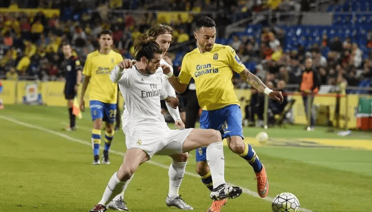 王伟：亚泰中期想引进更好的球员，但这些球员不愿冒巨大风险（王伟：亚泰中期拟升级引援，但目标球员不愿承担高风险）